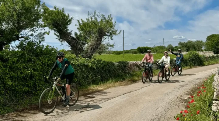 Experience the rustic charm of Puglia by e-bike and indulge in freshly baked bread at an old-fashioned bakery