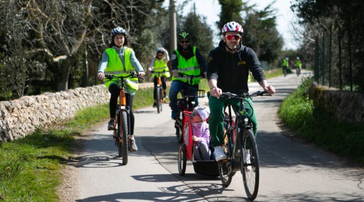 Discover the Itria Valley in a Unique Way: Cycling Among Trulli and Christmas Traditions