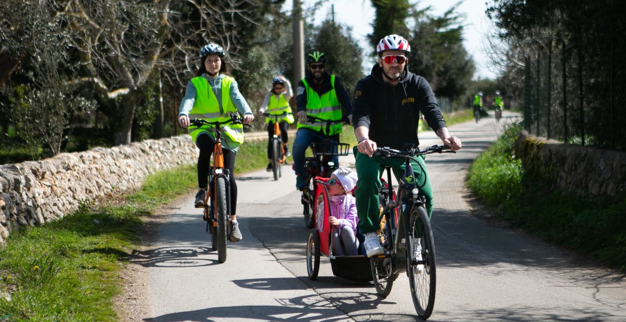 Discover the Itria Valley in a Unique Way: Cycling Among Trulli and Christmas Traditions